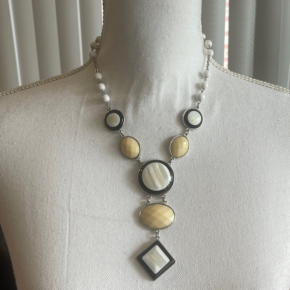 NWT New York and Company  necklace